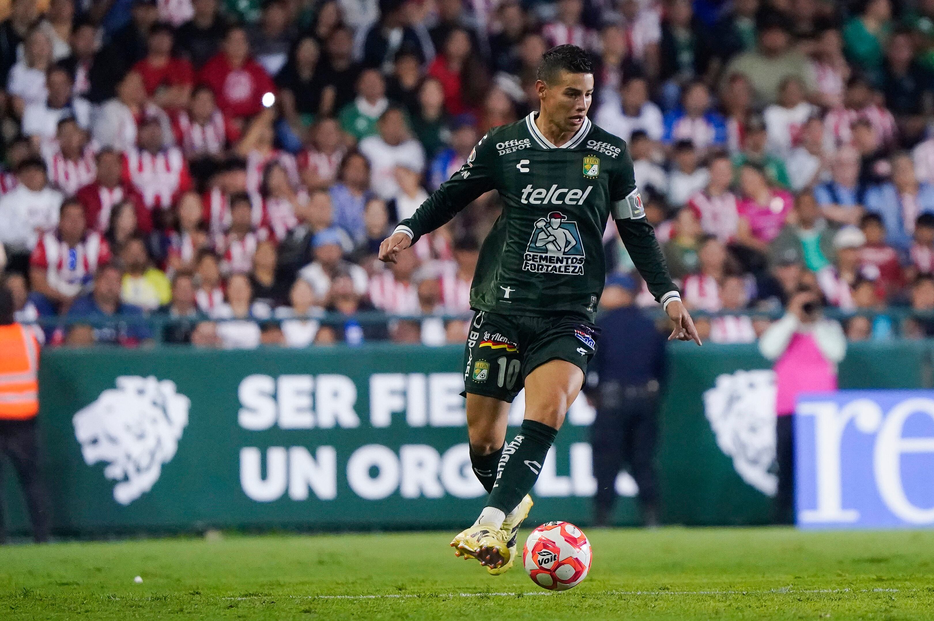 James Rodríguez viene de jugar los 90 minutos con León ante las Chivas, siendo su primera titularidad y con gol en el segundo semestre de 2025 - crédito Club León