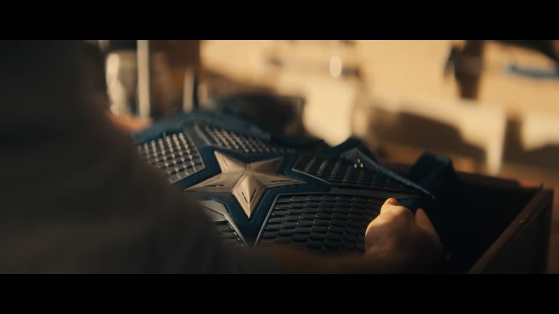 El avance muestra a Steve Rogers en una granja y con un bebé, abriendo nuevas incógnitas sobre su papel en la saga (Marvel Studios)