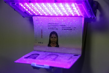 Las pruebas en Fogra y Fime certifican que el pasaporte colombiano cumple con los estándares internacionales de la Oaci - crédito Catalina Olaya/Colprensa