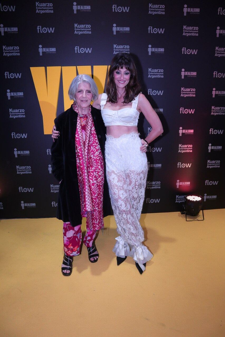 La actriz combinó lo romántico y lo atrevido con una propuesta moderna y sensual