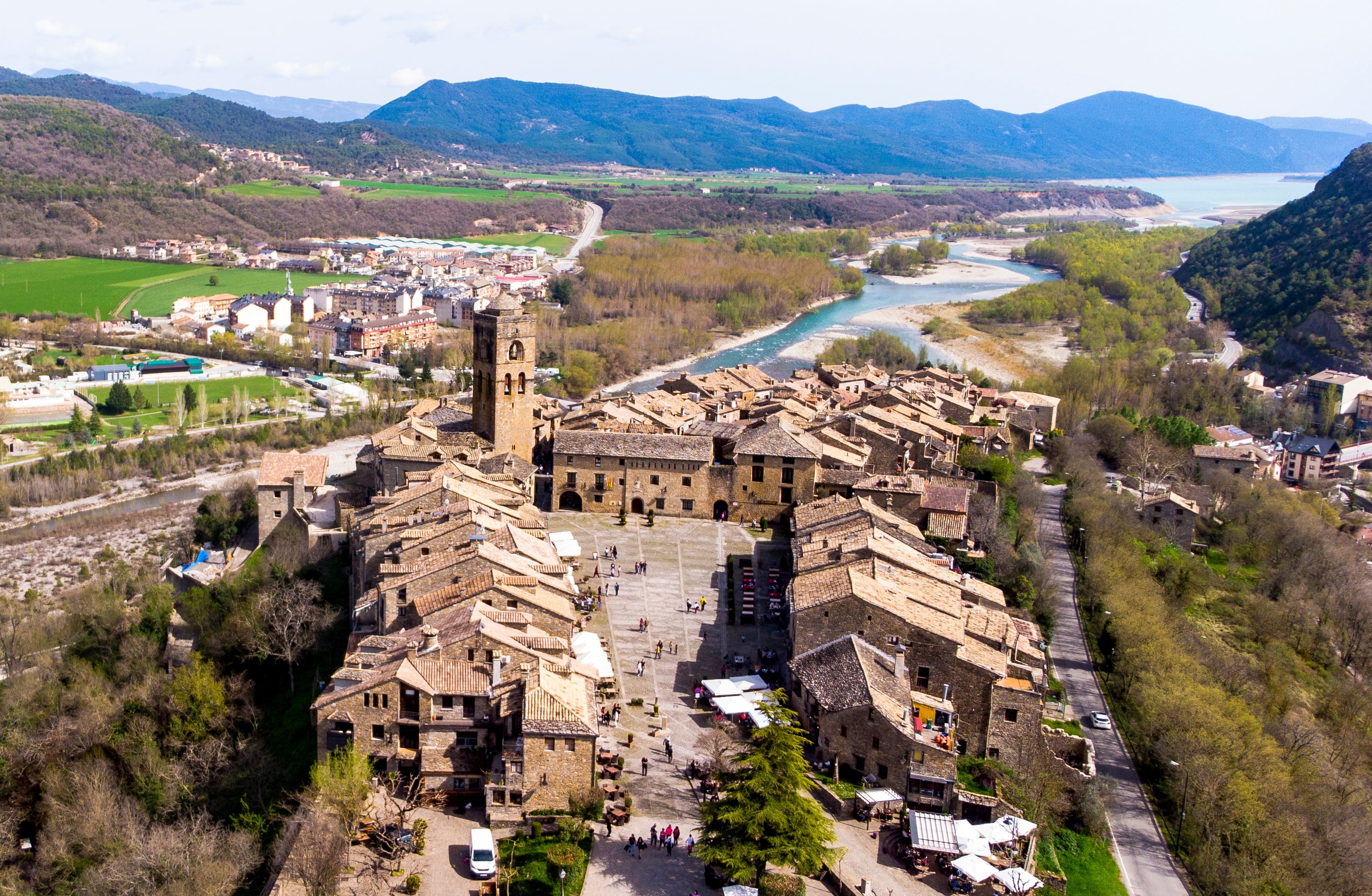 Aínsa, en Huesca (Adobe Stock).