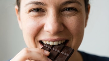 Así ayuda el chocolate amargo a bajar el colesterol