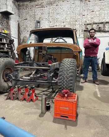 El mismo día del accidente, el Jeep que probaba había sufrido desperfectos mecánicos. Tras repararlo, decidió volver a la playa