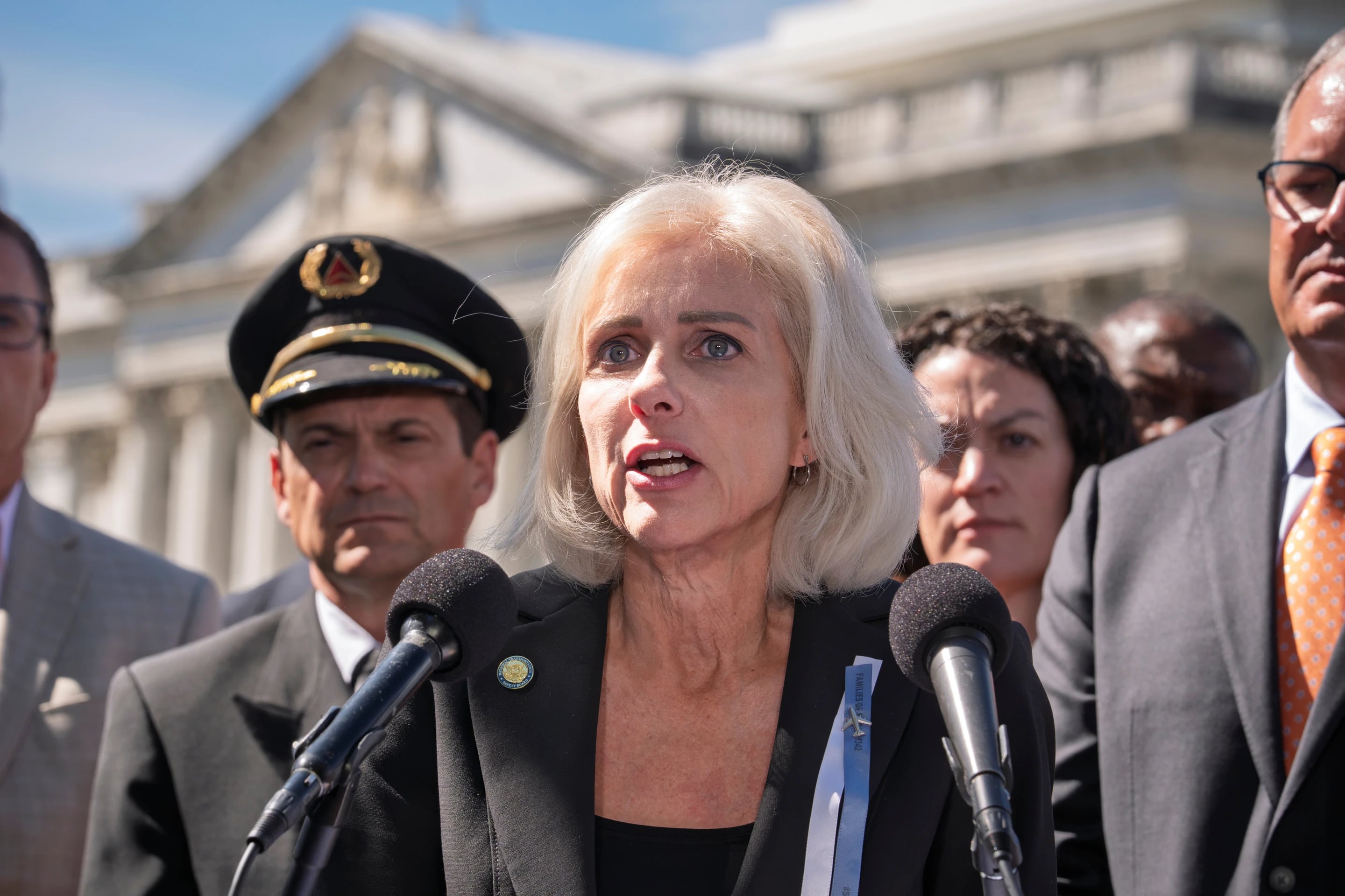 El Congreso de Estados Unidos busca acordar una ley antes del segundo aniversario del accidente, mientras American Airlines ya instaló sistemas ADS-B In en más de 300 aviones (AP)