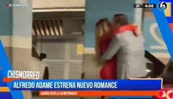 La mujer rubia correspondió a