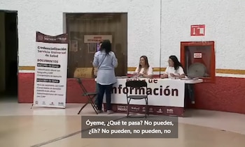 La confrontación no se limitó a los intentos de bloquear la cámara. Hubo empujones, agresiones verbales y amenazas dirigidas contra los periodistas.