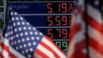 Los estadounidenses afrontan precios récord de combustible durante el feriado del Día del Trabajo