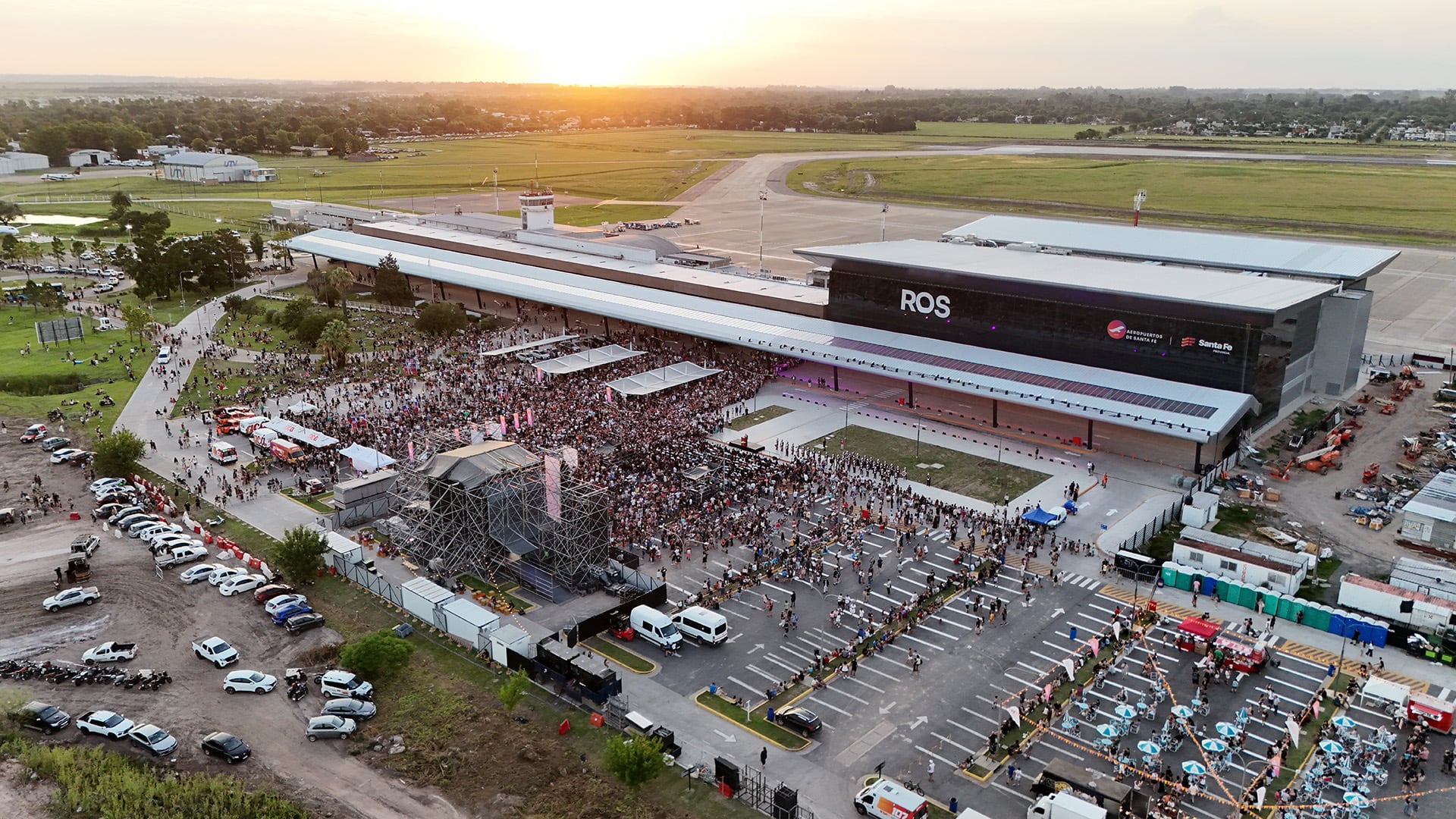 La inauguración del aeropuerto, visto desde el cielo