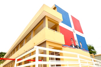Las nuevas instalaciones escolares incluyen laboratorios de Biología y Química, biblioteca, sala de cómputos, comedor y cancha deportiva. (Foto cortesía Presidencia de la República Dominicana)