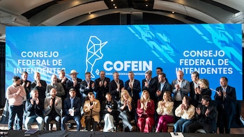 Más de 300 intendentes de todo el país le reclamaron al Gobierno la restitución de fondos para transporte, educación y discapacidad