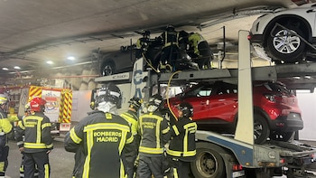 Un tráiler cargado de coches