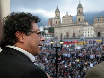 Gustavo Petro, como alcalde de Bogotá, en una manifestación en la Plaza de Bolívar en el año 2014. Foto: Colprensa/María Alejandra Rocha