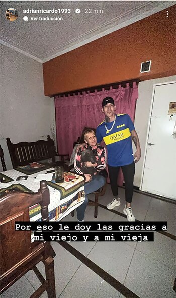 Ricky Centurión junto a su