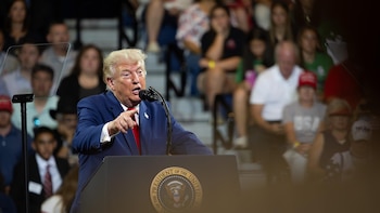 Trump responsabiliza a Irán de ataques de hutíes en el mar Rojo y amenaza con atacar a ambos si disparan a buques