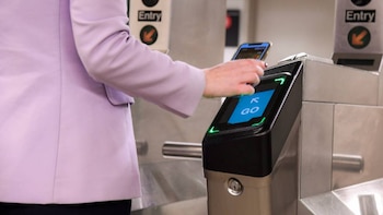 Nueva York amplía el descuento del 50% en metro y autobús para viajes diarios y alcanza a 1,3 millones de usuarios