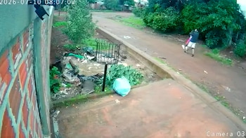 Video escalofriante: una niña de 7 años fue raptada por un adolescente e investigan un presunto intento de abuso
