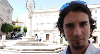 La víctima fue encontrada sin vida en la cocina de su casa