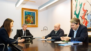 Xunta firma con UU.AA. y