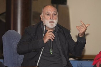 Esta figura reconocida mundialmente, combina