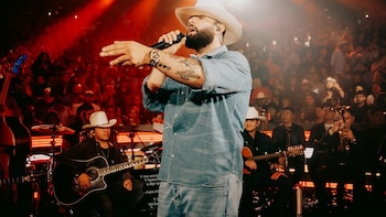 Carín León habló de su