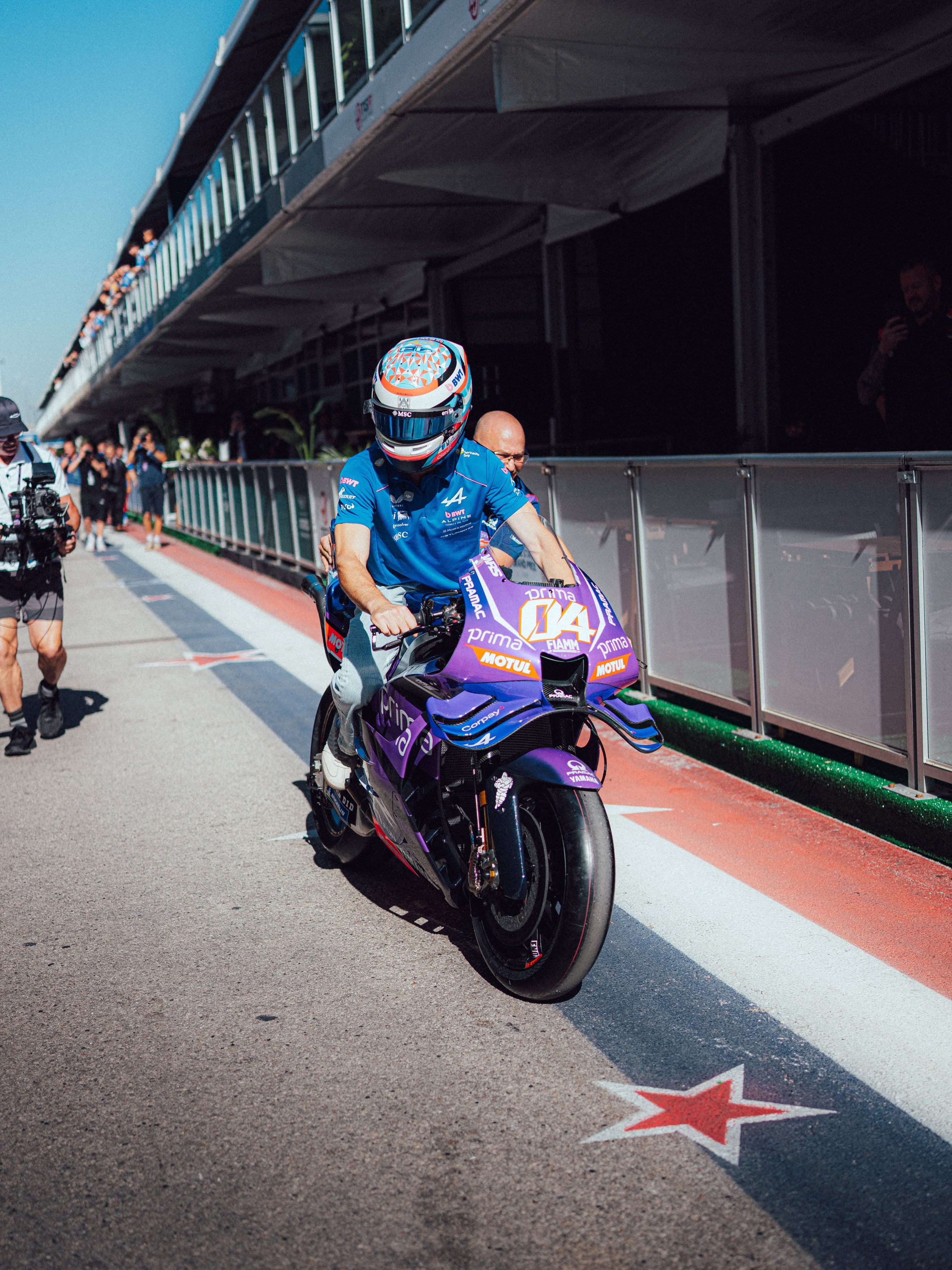 Alpine y Prima Pramac tienen una asociación desde 2025 (@AlpineF1Team)