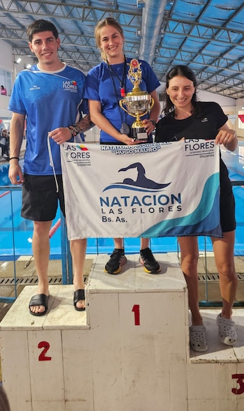 Equipo juvenil de natación Las Flores