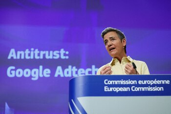 La vicepresidenta ejecutiva de la Comisión Europea, Margrethe Vestager, habla durante una rueda de prensa en Bruselas, Bélgica, el 14 de junio de 2023. REUTERS/Yves Herman/Archivo
