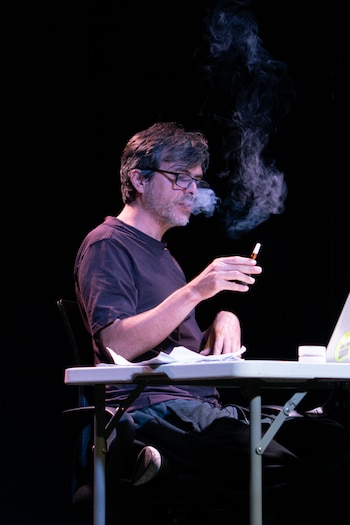El espectáculo culmina con un mini concierto con pedidos “a la carta” de canciones de Charly propuestos por el público.