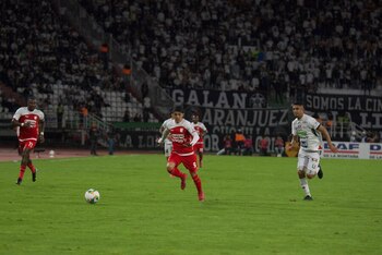 Omar Fernández fue uno de los principales protagonistas en el partido entre Once Caldas y Santa Fe - crédito Santiago Álvarez / Colprensa