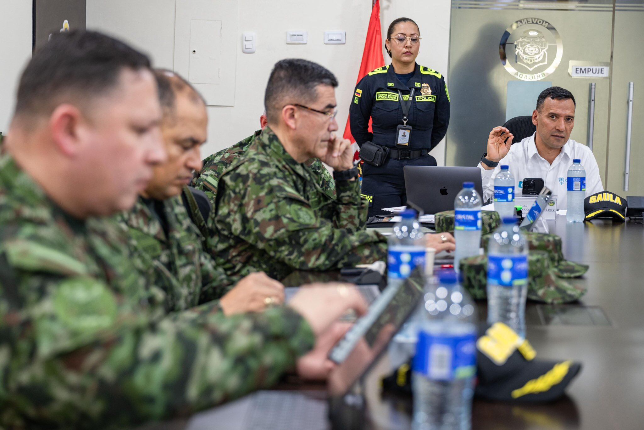 El ministro Sánchez lideró un consejo de seguridad en Neiva - crédito @mindefensa/X