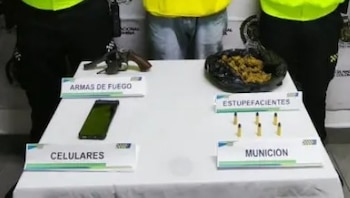 El detenido fue hallado en posesión de un revólver calibre 38 y cerca de 200 gramos de marihuana en una vivienda de la localidad - crédito Policía de Antioquia