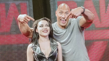 Dwyane Johnson se pasa al teatro musical: producirá un espectáculo basado en la película de lucha libre que protagonizó junto a Florence Pugh