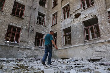 Los bombardeos continuaron en el este de Ucrania, donde al menos nueve civiles murieron y seis resultaron heridos en 24 horas. REUTERS/Alexander Ermochenko