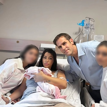 Schlenker junto a su esposa