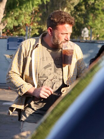 Ben Affleck sostuvo un vaso