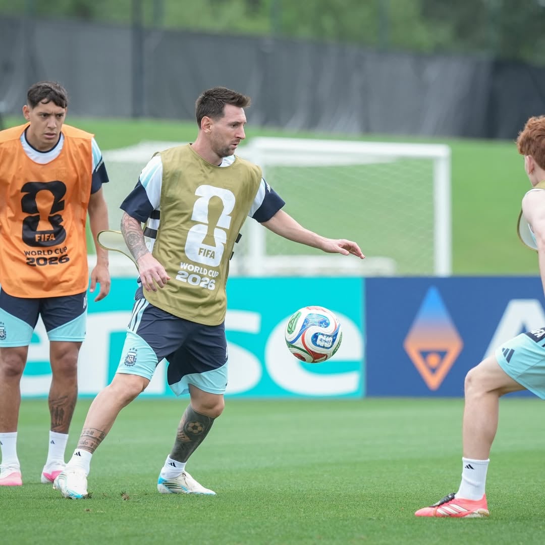 El álbum de fotos de la práctica de la Selección que publicó Messi