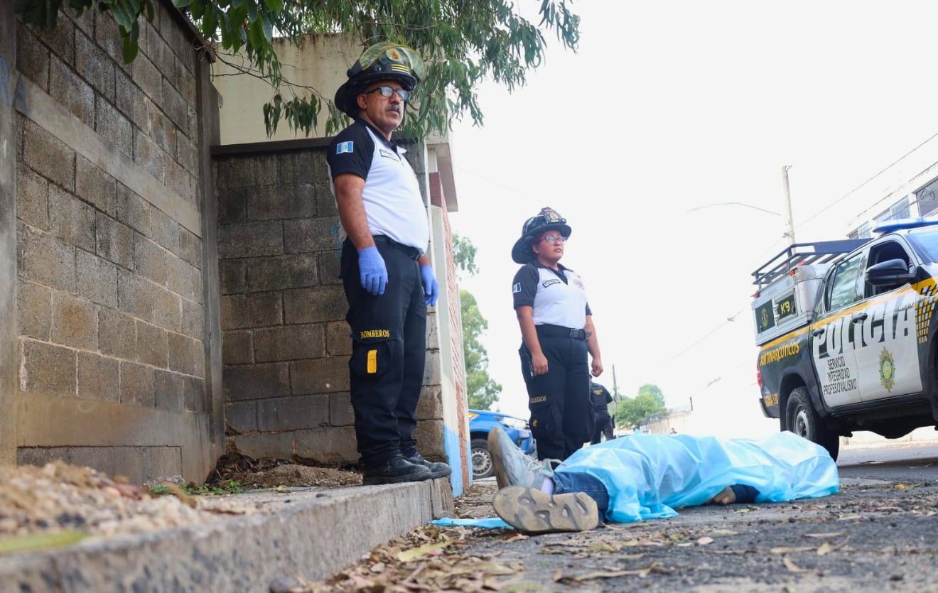 La víctima, un adolescente de 16 años, quedó a pocos metros de donde ocurrió el ataque armado. (Bomberos Voluntarios)