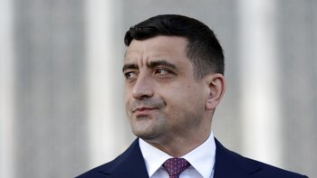 Una Rumanía dividida espera un