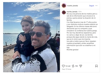 Primer plano de Martin Lamela sonriendo y usando gafas de sol, con una niña sonriente a su lado en un muelle frente al mar