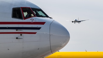 Emiratos Árabes Unidos prohíbe los vuelos de aerolíneas iraníes ante el avance de las sanciones de Estados Unidos