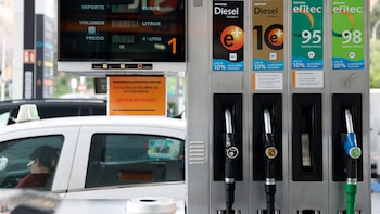 Si vas a viajar esta Semana Santa, esto es lo que te costará la gasolina: hasta 76 céntimos de diferencia por litro en una misma provincia