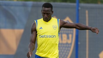 Luis Advíncula.