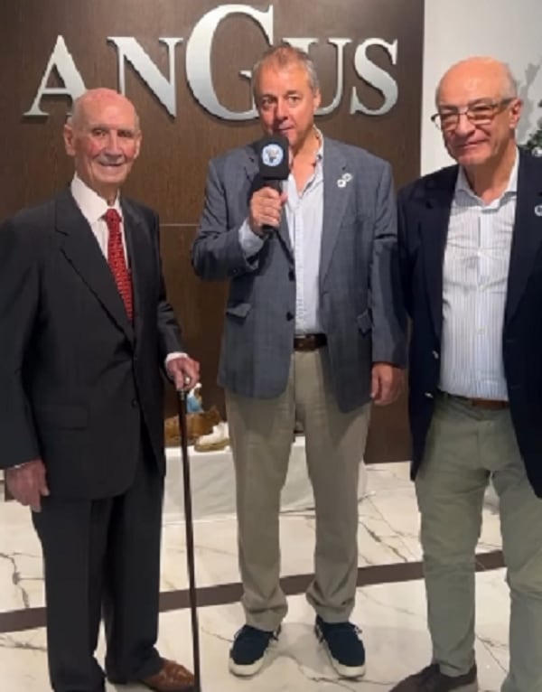 La Asociación Argentina de Angus, que presidió en 1986, homenajeó a Martín Lizaso Bilbao, quien celebró 100 años de vida (Asociación Argentina de Angus)