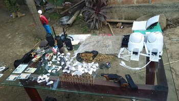 Algunas de las armas y