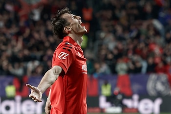 Ante Budimir, delantero del Osasuna, está en el top tres de los goleadores de LaLiga 2025/2026 - crédito Jesús Diges/EFE