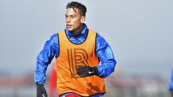 Cristian Benavente entrenándose en Rumanía.