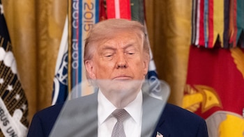 Una agencia multa a un exasistente de Trump por apostar sobre el contenido de los discursos presidenciales
