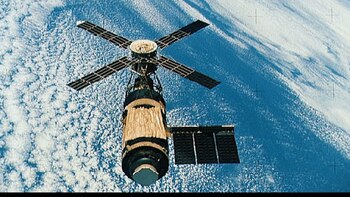 Skylab orbitando la Tierra. Fue