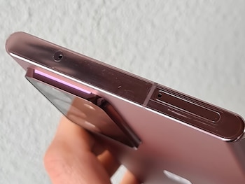 Viene en colores con acabado