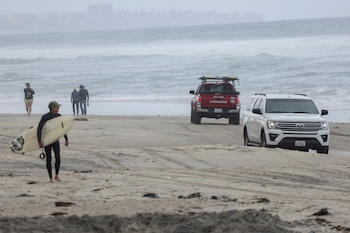 La Comisión Costera de California condicionó la reparación de la carretera de acceso a Centerville Beach a la prohibición total de vehículos sobre la arena (REUTERS/Sandy Huffaker)